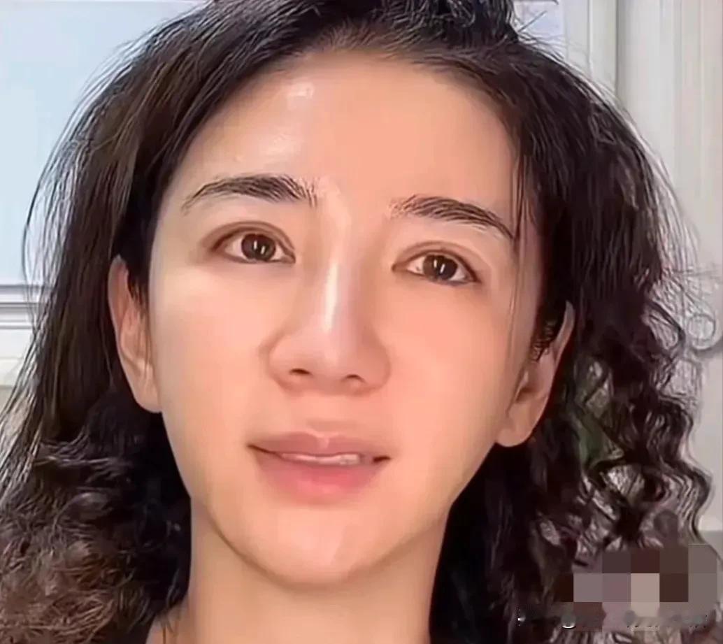 黄奕这一次是彻底的把女儿的出道之路堵死了。在回应女儿韩国练习生想出道这件事儿上