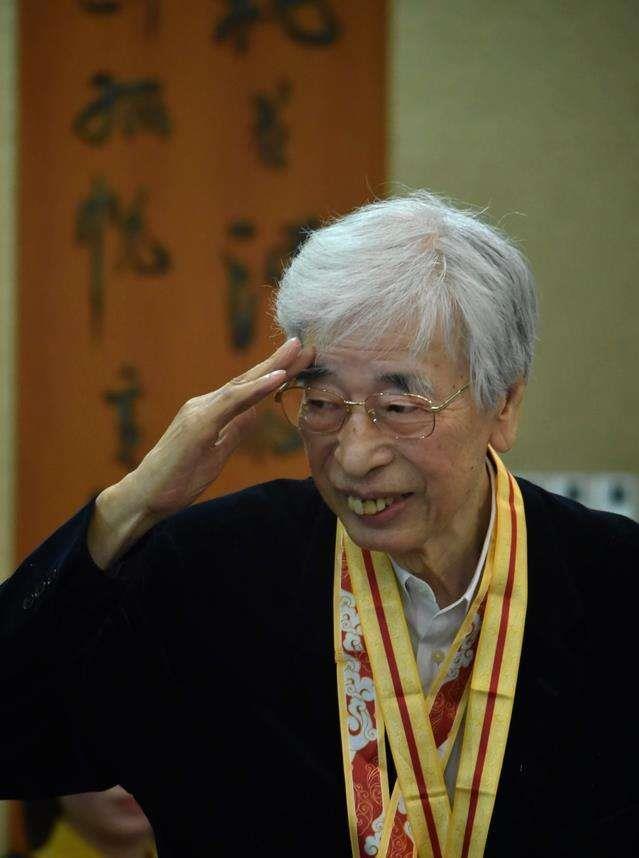 “我是中国人！”这句话从张荣清嘴里说出来，充满了力量。可谁能想到，这位解放军老兵