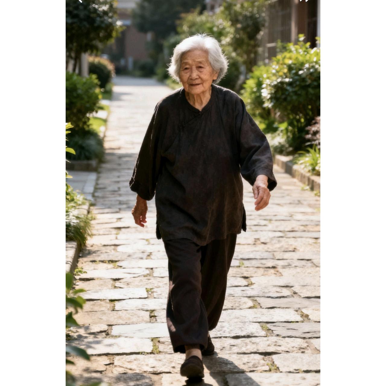 73岁的李奶奶抹着眼泪说：家里就一个女儿的，老了才知道这日子有多难。女儿每