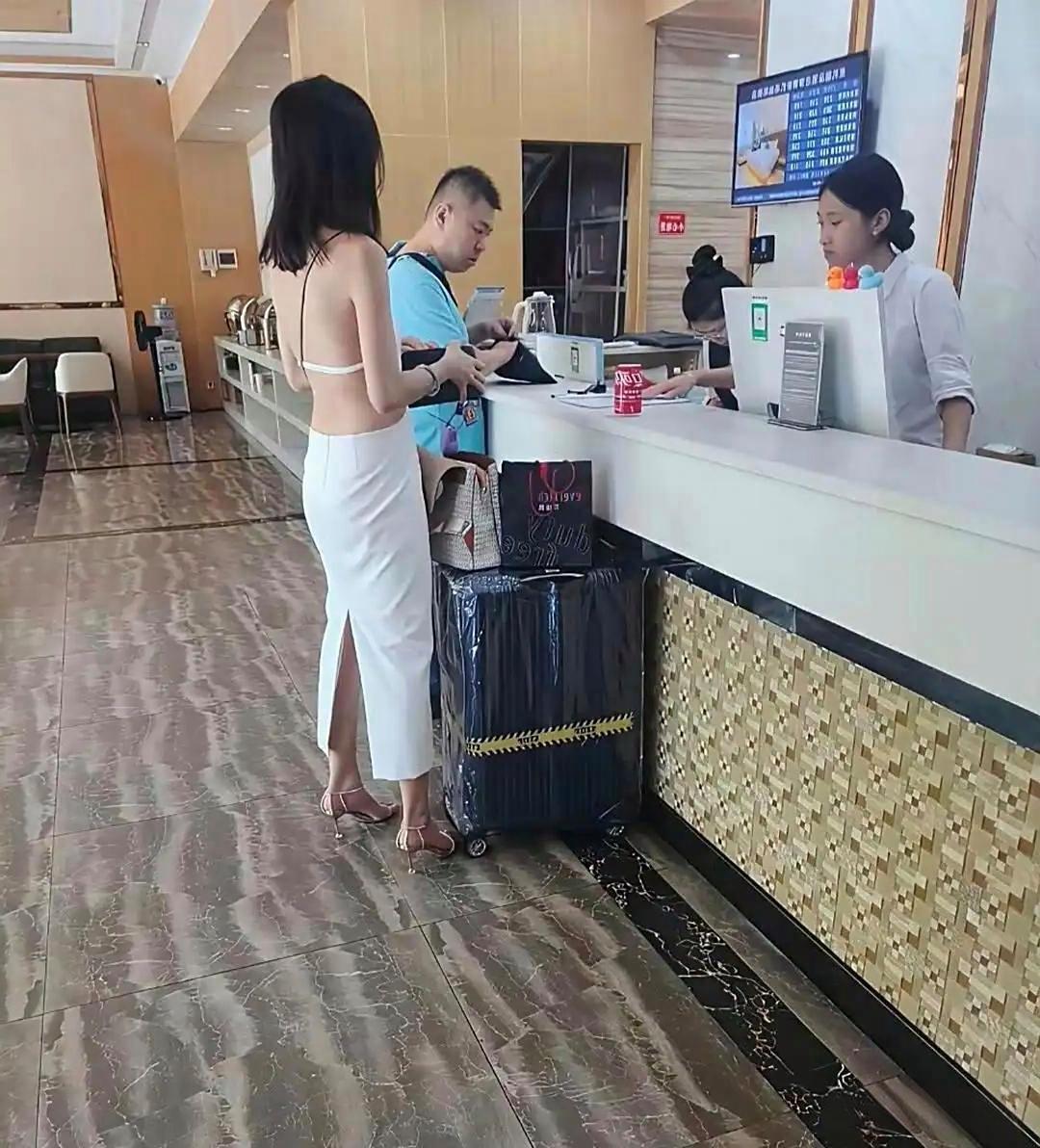 大哥这看就是有实力的人[吐舌头眯眼睛笑]