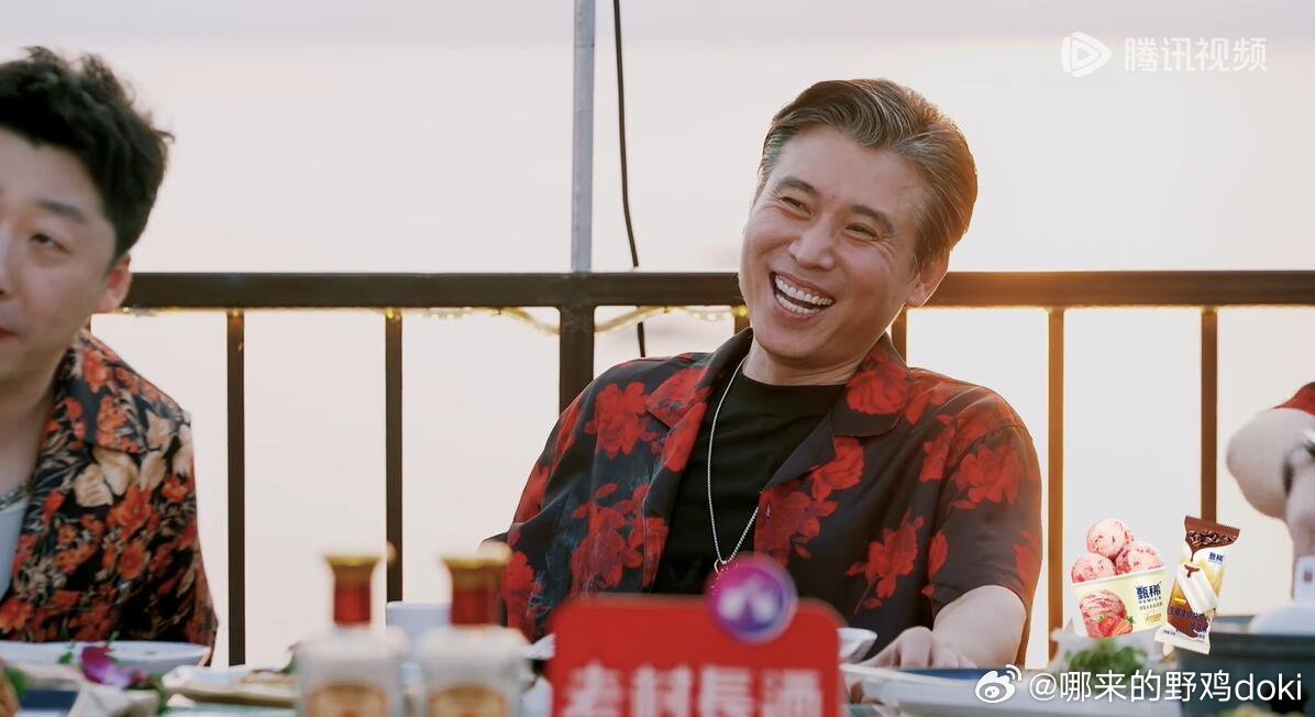 哈哈哈哈哈李乃文为什么就被人记住呢?首先就是长得帅啊，李乃文的头发虽然花