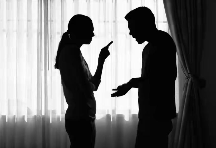 “冤不冤？”四川遂宁，女子打电话让丈夫接她下班，可丈夫却没接，女子心里憋了股火，