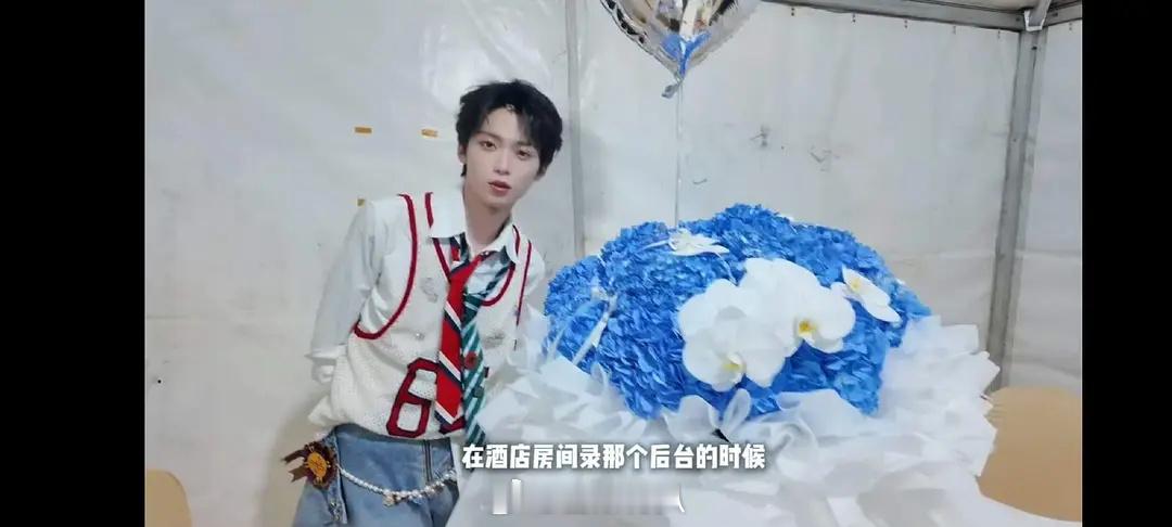 🌽又被🩲发卖了，感觉他就是故意的，之前就这样喜欢故意解释。蒸煮亲自破糖，我看