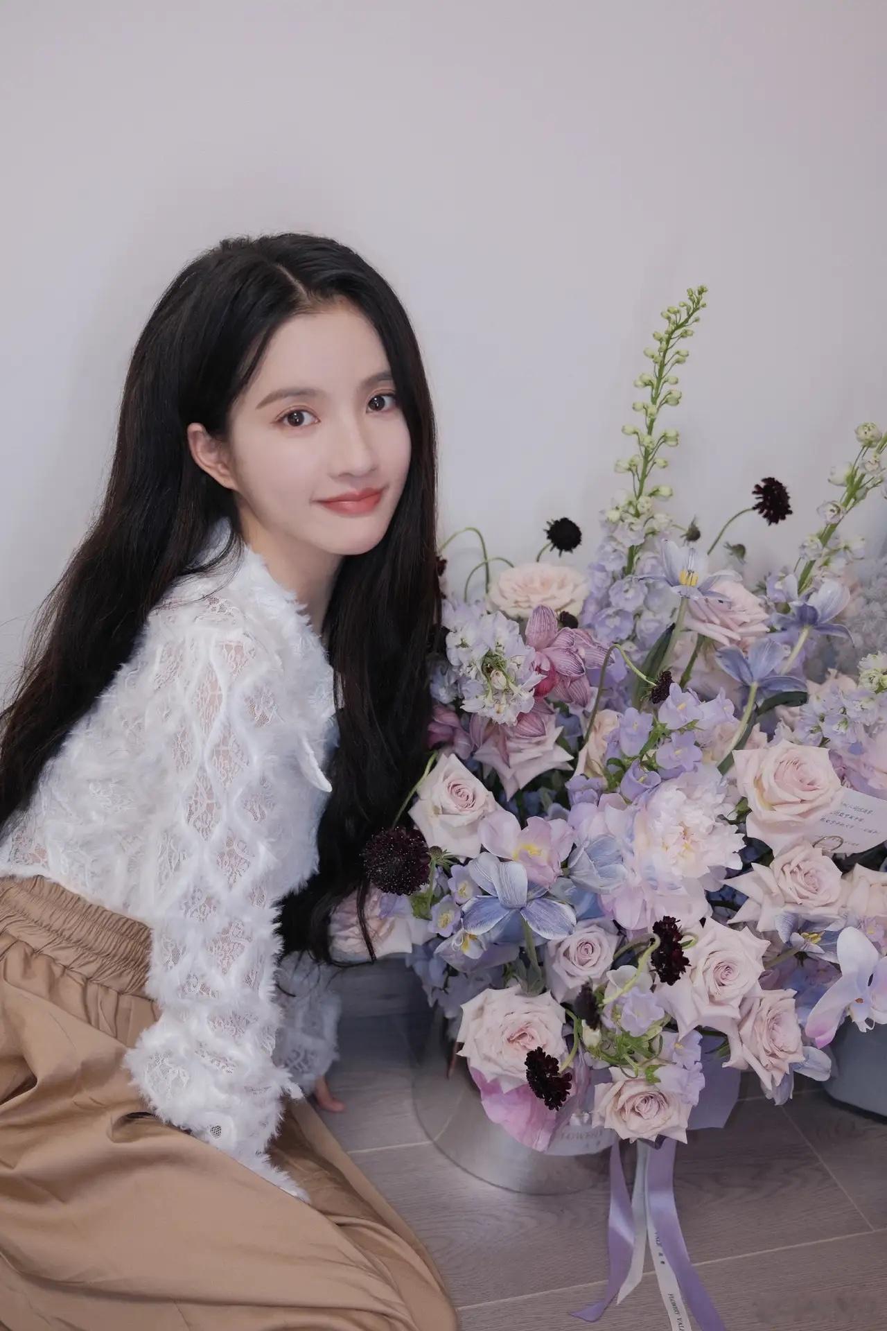 1.花儿与少年今年的行程是要去看世界杯的，如果出现在世界杯的观众席，会是十足的话