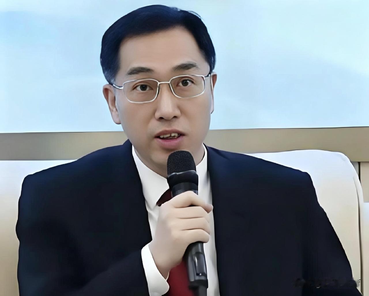 法学界学者陈枫于27日接连发布8条评论，对持续抬升的法考准入门槛提出不同见解，担