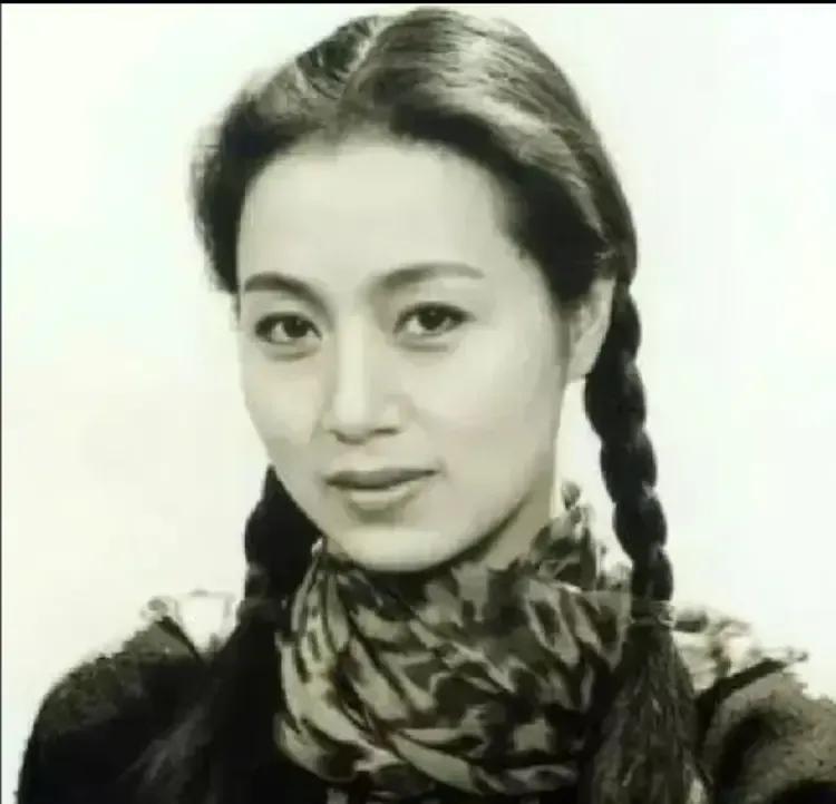 马兰有多爱余秋雨？她说：若有下辈子，还会嫁给他。看那回眸的望夫眼里，都是深情