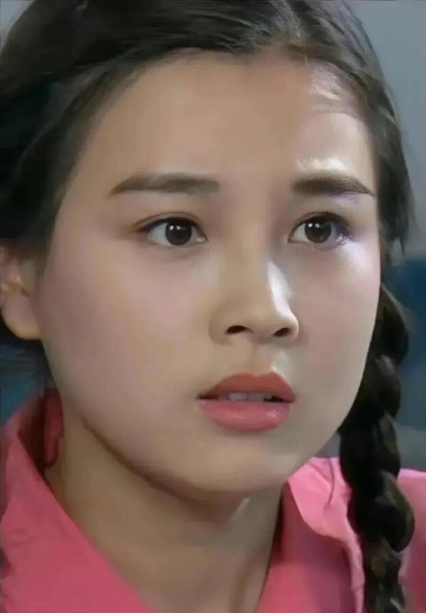 不得不说，这样的颜值哪个男人看了不心动，九十年代第一美女是名不虚传。在没有滤镜的