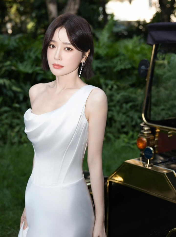 1.秦岚还是不愿意结婚，说白了年轻的时候见识过太多感情的事情，也不觉得婚姻能束缚
