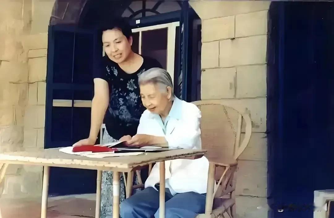 曾志被确诊是恶性淋巴瘤，经历了8次化疗后，瘦得皮包骨了，但是有三件事非做不可！