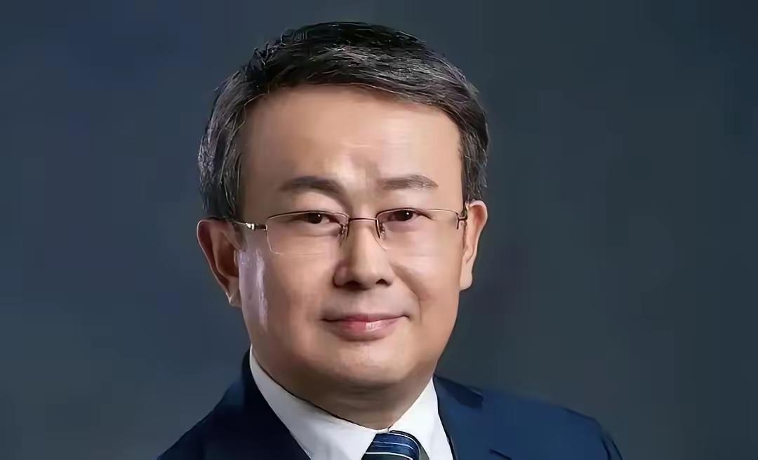 项立刚爆料，杨学志入职华为工作期间，职别仅达到16级，属于技术骨干级别，所谓的“