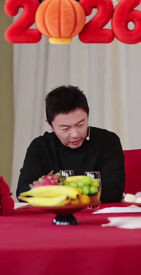 吴京这次真把身家都押上去了，就为拍《镖人》。结果谢苗、王宝强都因档期错过，他亲