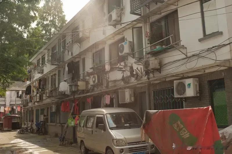 杭州东新板块50年的老小区拆迁范围和补偿方案公布，可太让人关注了。就像杭州重机宿