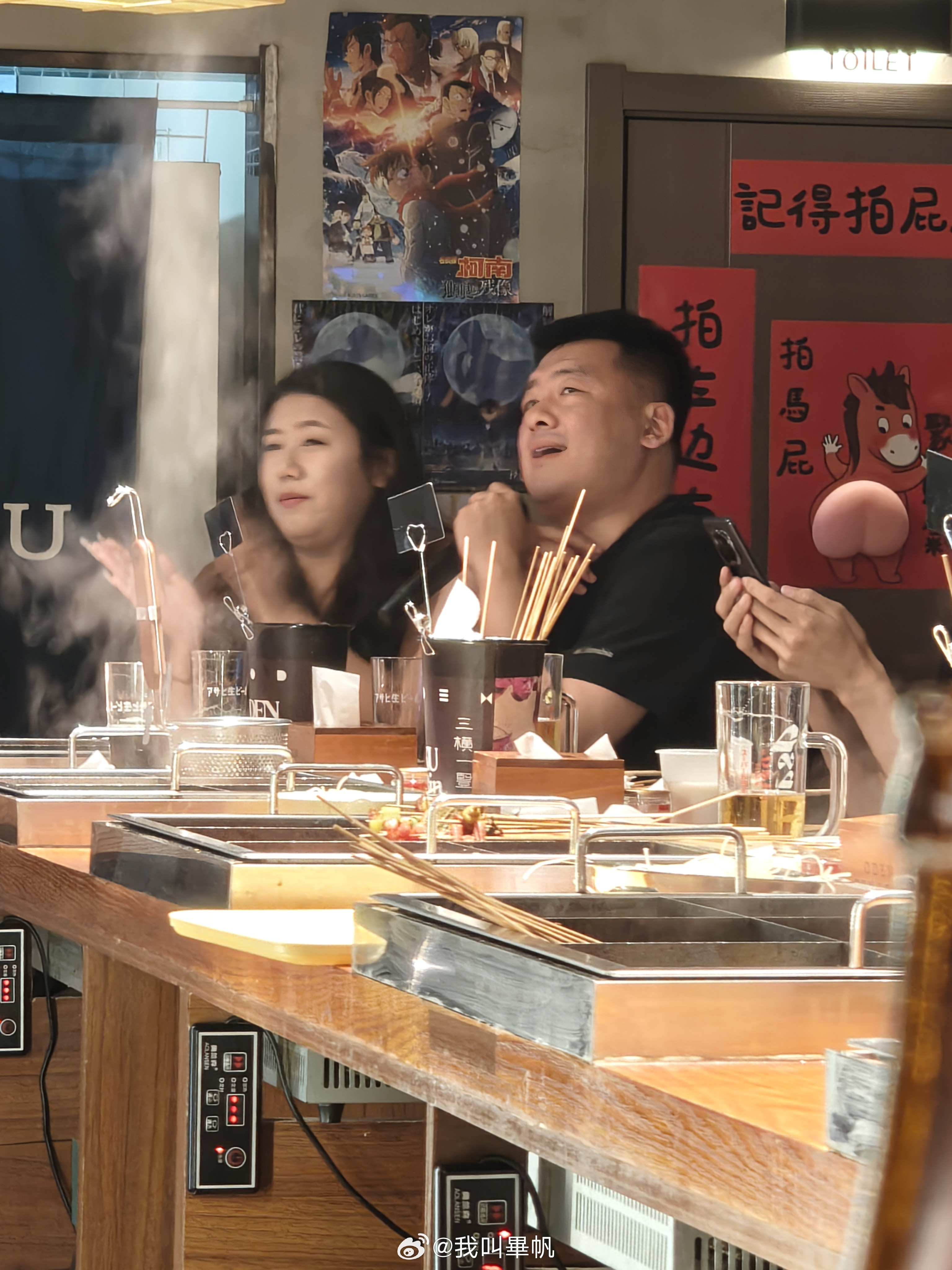本来觉得这家店挺有意思围炉煮串儿，喝个小酒很惬意结果是大型KTV现场，只要不