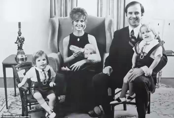 拜登全家福照，图一图二看起来都是一对夫妻两儿一女。事实上，图一女主人和怀中女婴已