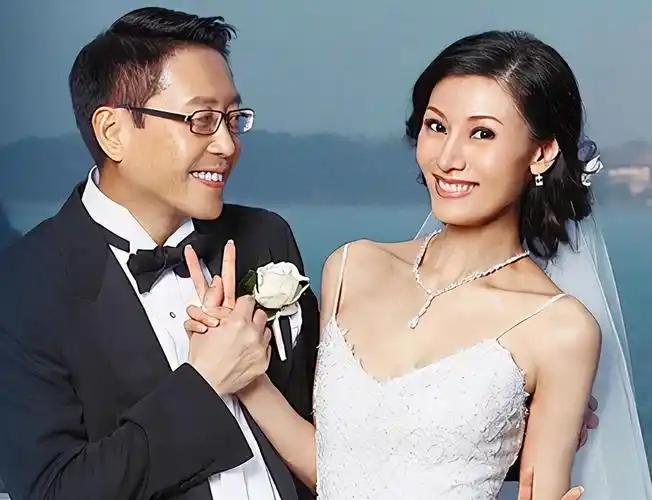 直到看到许晋亨的现状，才明白赌王何鸿燊看人的眼光到底有多毒。 2008年，李