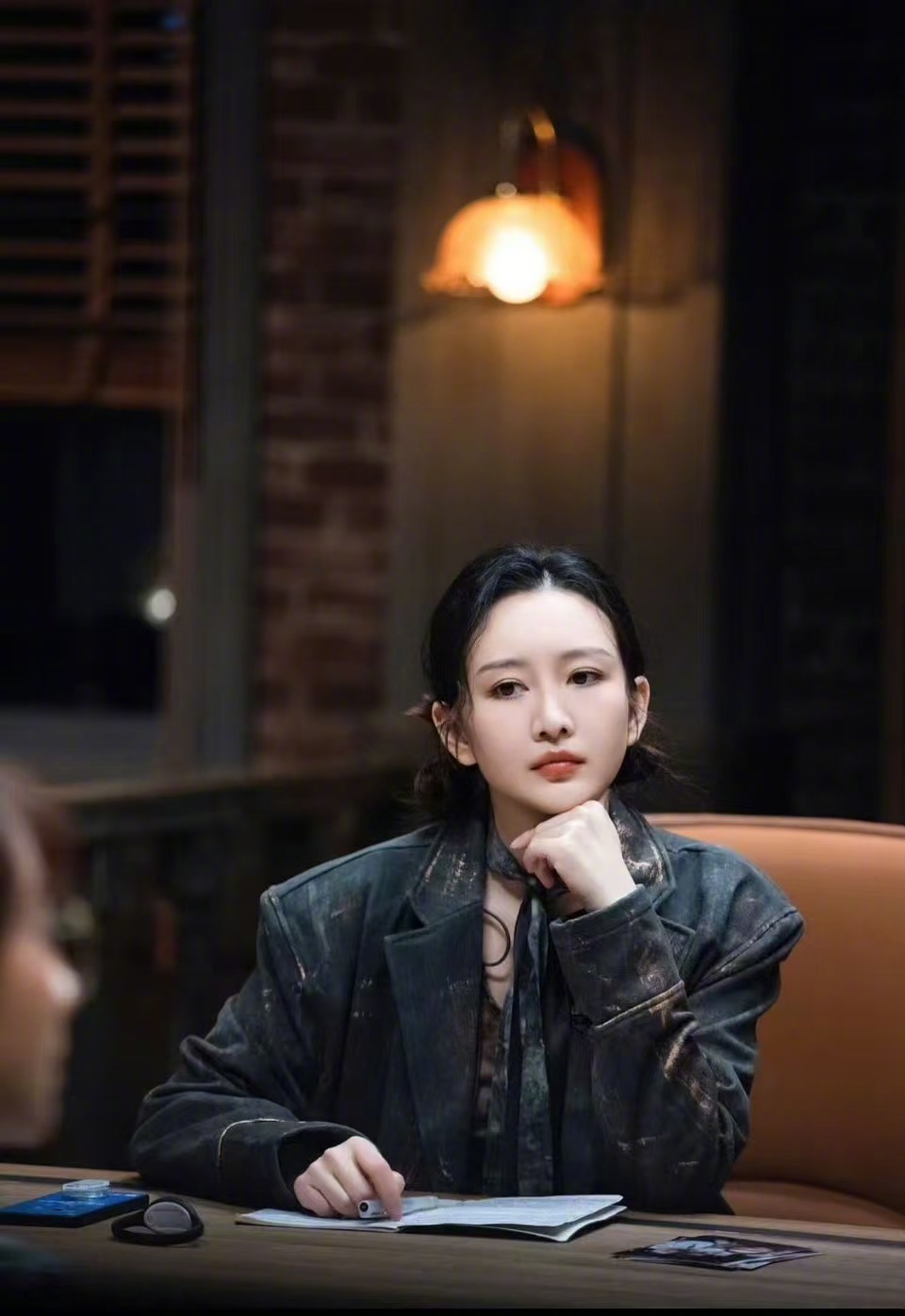 王鸥网红校花时期回看大侦探初遇名场面，《网红校花的坠落》里的鸥学妹，是刻在记忆