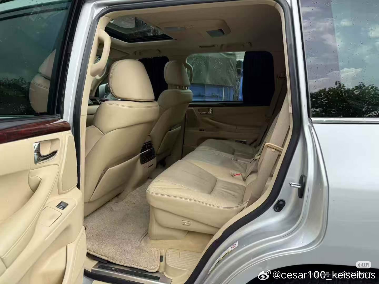 这辆开过的雷克萨斯LX570，满级5.7L自动挡，车况精品还是很优秀，而且是没有事故也没有水泡，配置