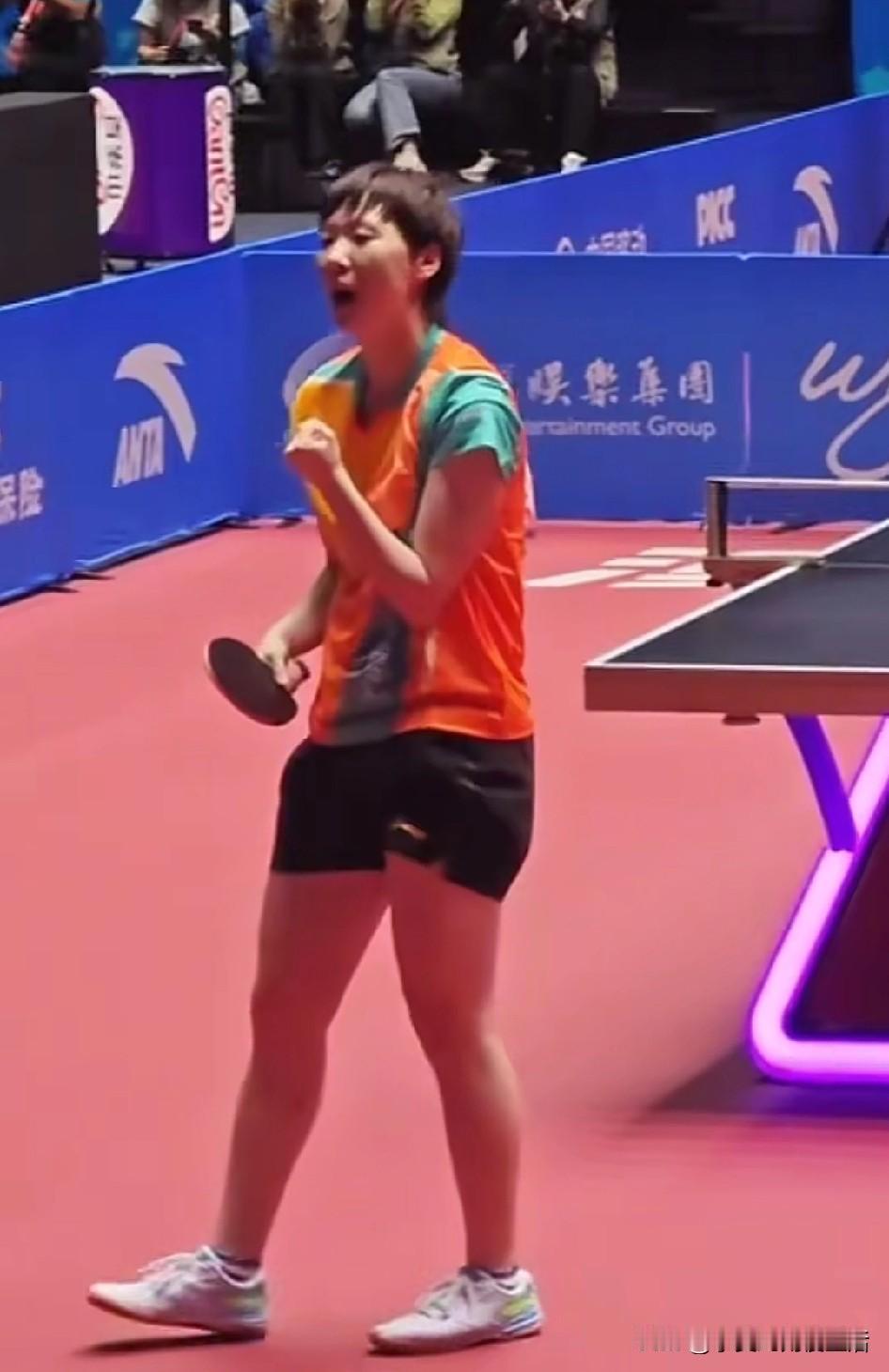 王曼昱全运会首秀上演过山车式比赛。决胜局仅以两分之差战胜范思琦。真的是又刺激，又