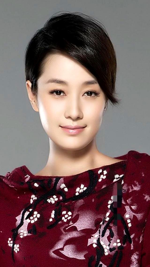 说实话，马伊琍这人，有时候真让人看不懂。49岁了，经历过那么大的风波，离婚一个