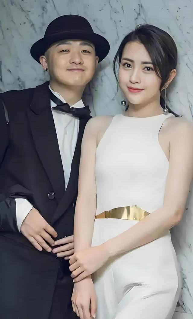 包文婧是不会离婚的2026年8月底，包贝尔与包文婧突然又被推到舆论中心。起因