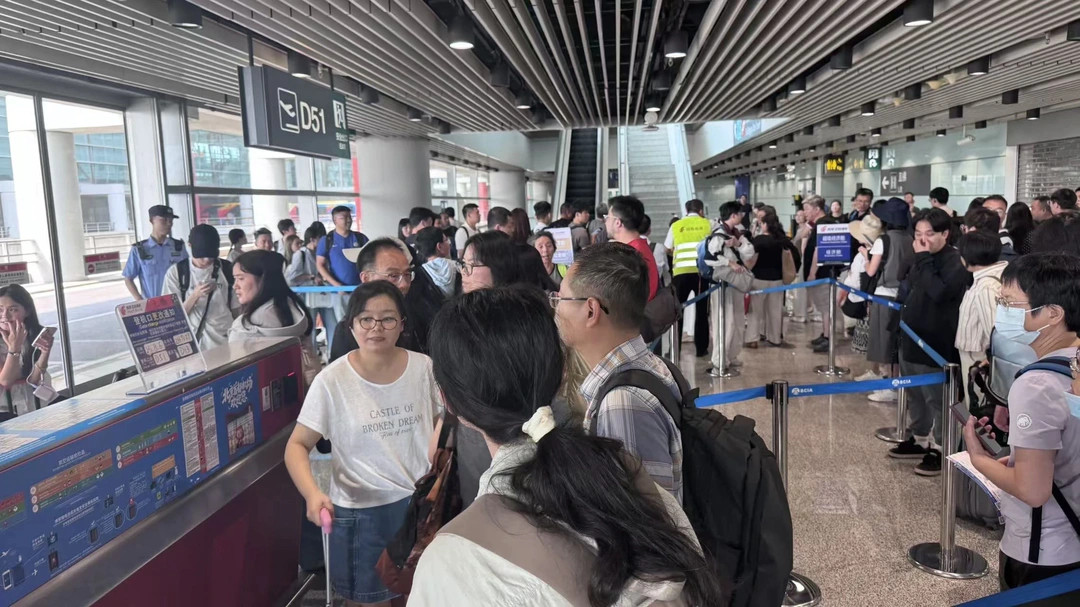 成都飞上海航班备降北京后又回成都
