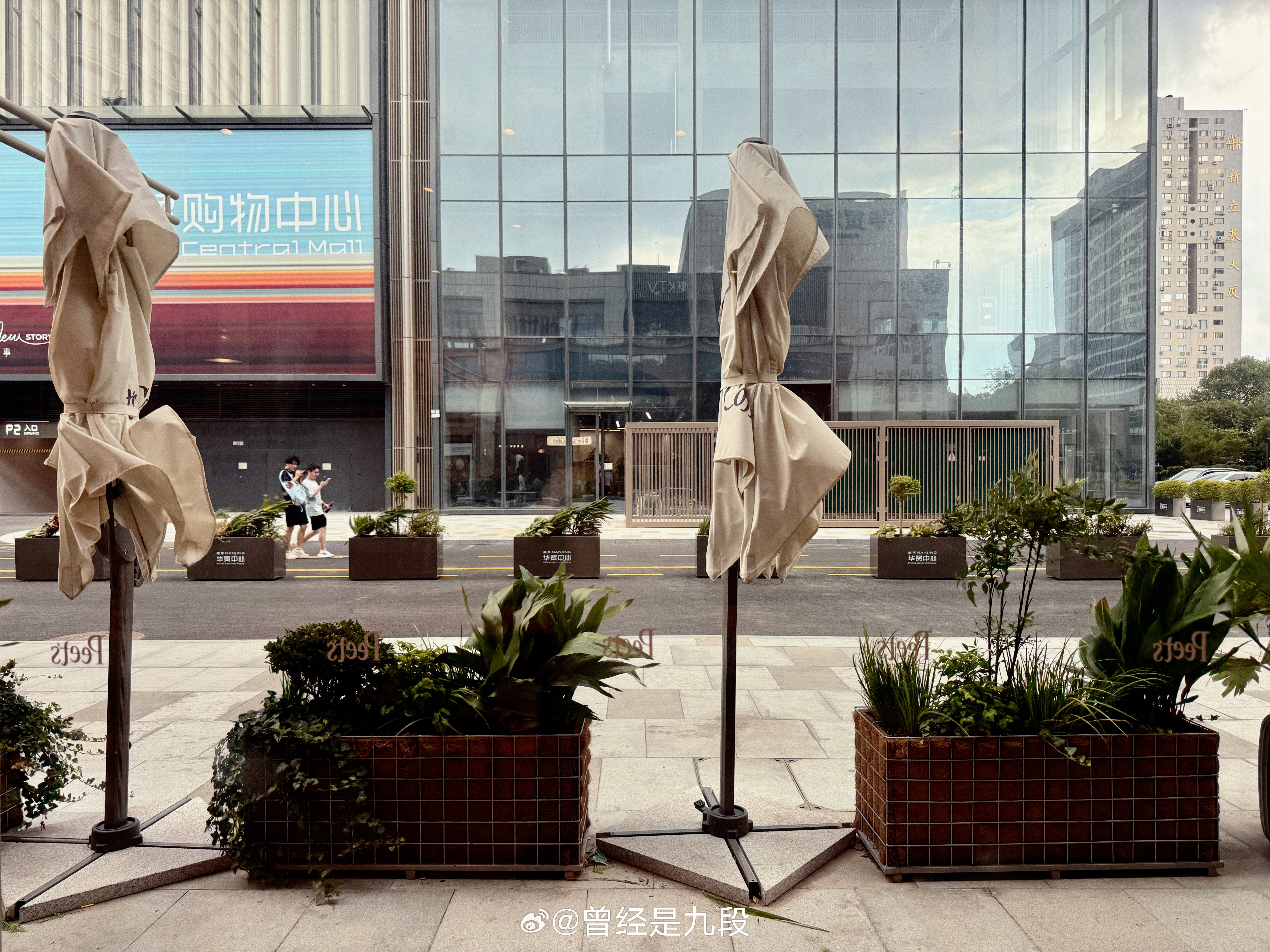 下暴雨了，好好听耳机吧你们[doge]2025第二届南京国际耳机展​​​