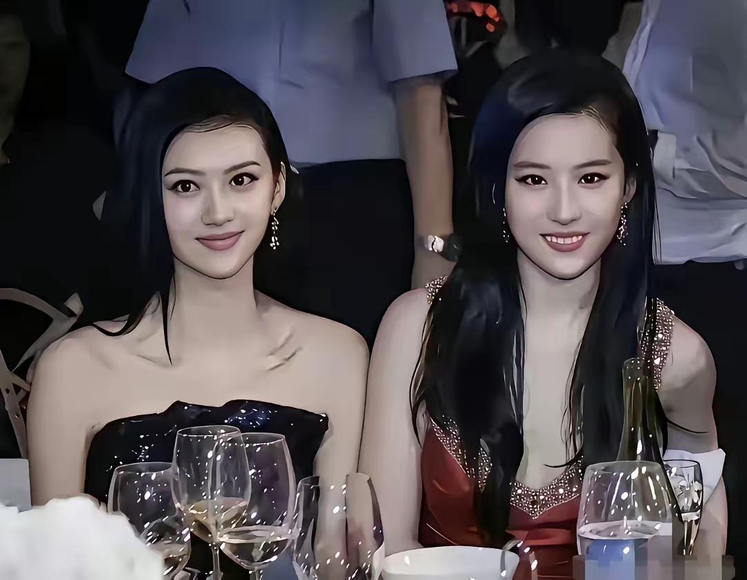 谁更美？是不是一目了然？这三个美女放在一起的对比图，你觉得谁最漂亮呢？果然呀