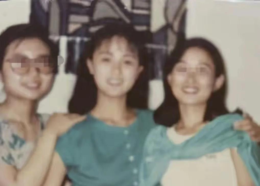 朱媛媛的颜值真的是家里的天花板呢，姐姐和妈妈都没她美。很多人觉得女孩子长得好看，