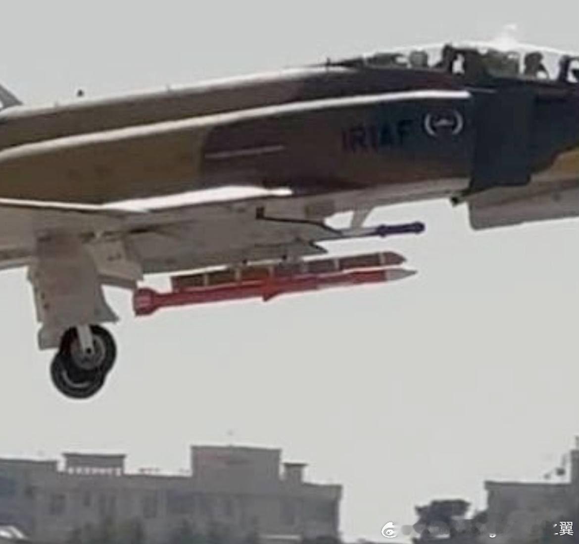 伊朗F-4E被拍到正在测试一种新型空空导弹，尺寸和外形与AIM-120C都很接近