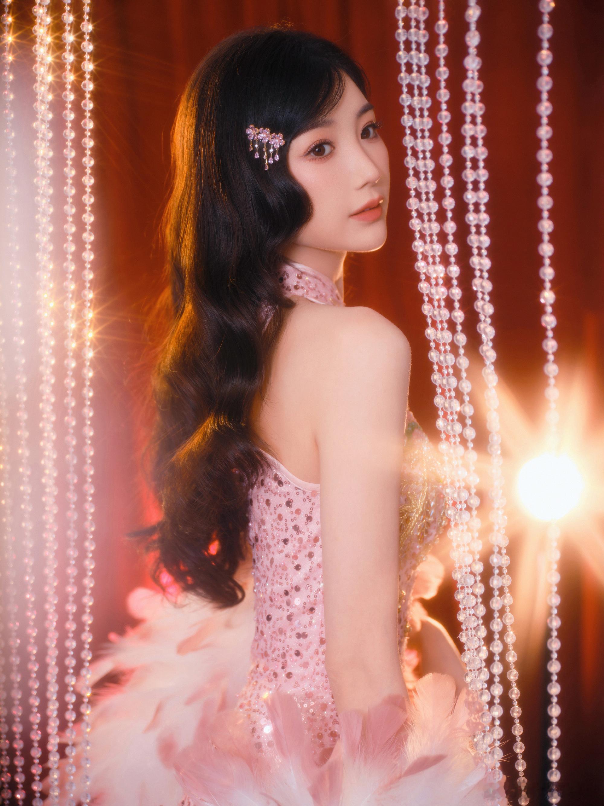 毛晓彤你把我甜死吧谁懂啊！毛晓彤跨年舞台甜度拉满，甜美的笑容配上元气舞台，直接