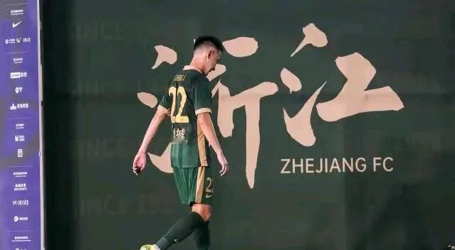 浙江队被北京大逆转的原因有：一：主要原因还是程进的红牌导致场上形势瞬间倒转，说