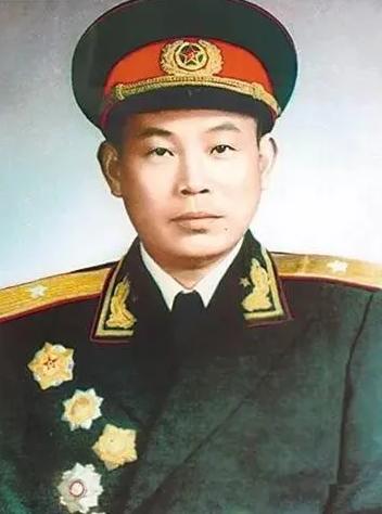 1950年，志愿军缴获了3000条毛毯，89师政委王直，却下令全部剪碎，战士们不