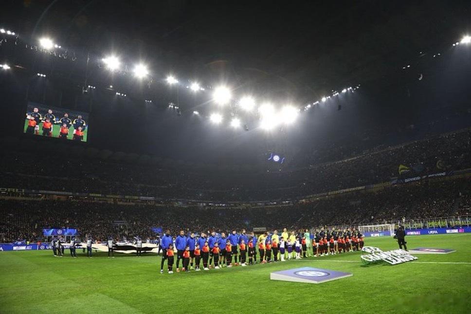 官方：本场比赛的现场观众人数为72649人国际米兰热点现场由于奥运会开幕式目