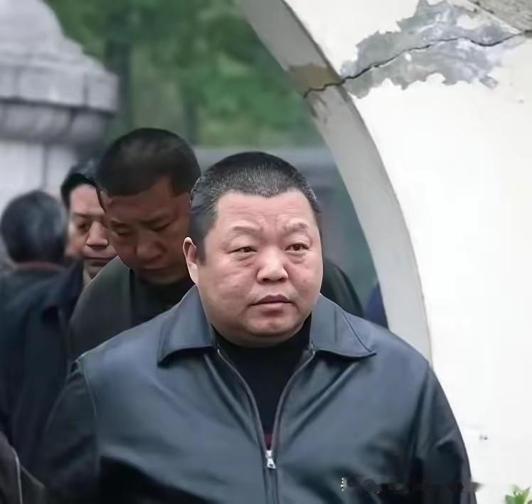 54岁的臧天朔，在死前半年，把2000万的家底和所有值钱的手表、金链子，全砸进了