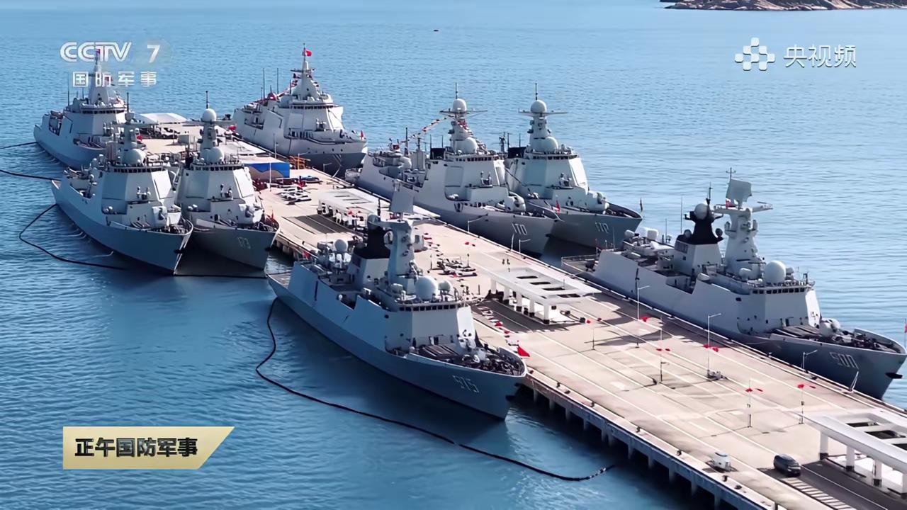 南海舰队这波实力真藏不住了！一个驱逐舰支队就有6万吨。南海舰队某驱逐舰支队码