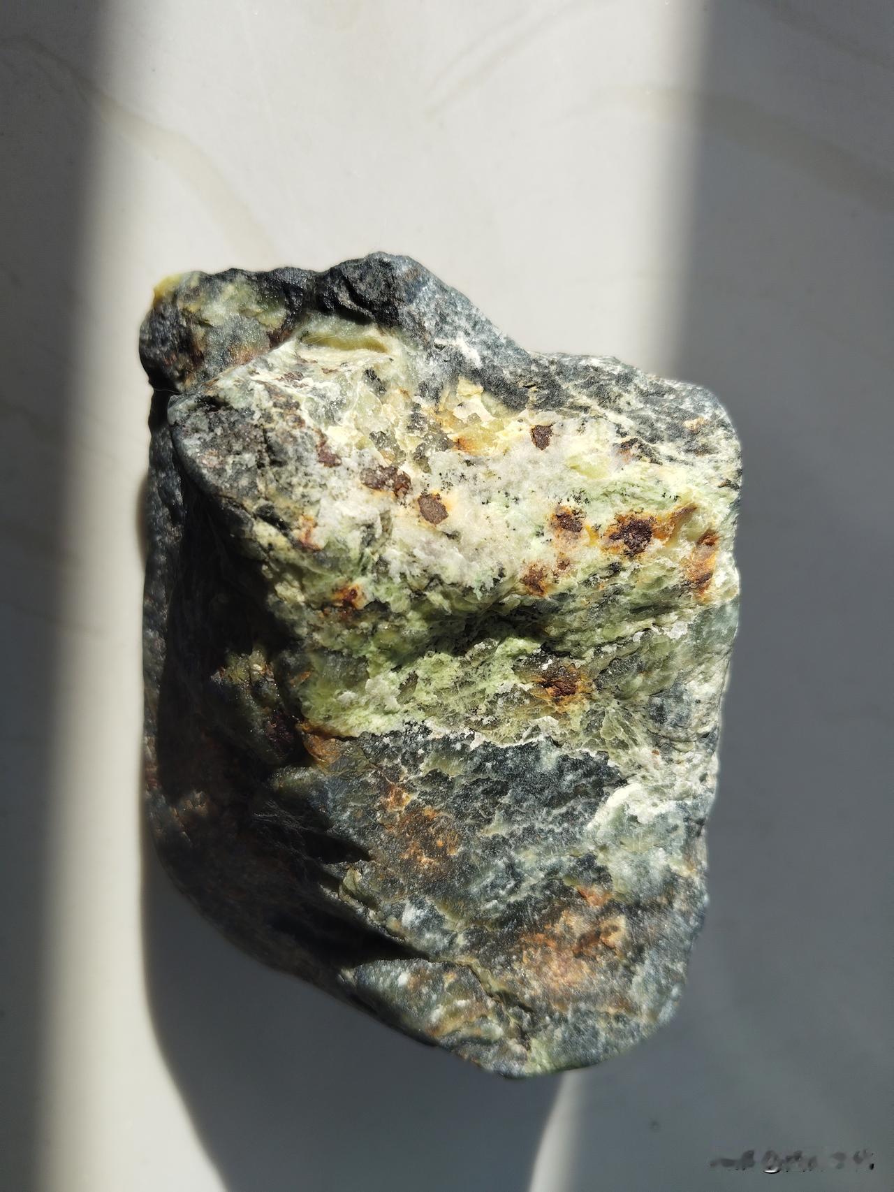 鸳鸯玉鸳鸯玉，其实是一种石头。从永宁古镇（今磐安镇毛家坪）返回，经过武山