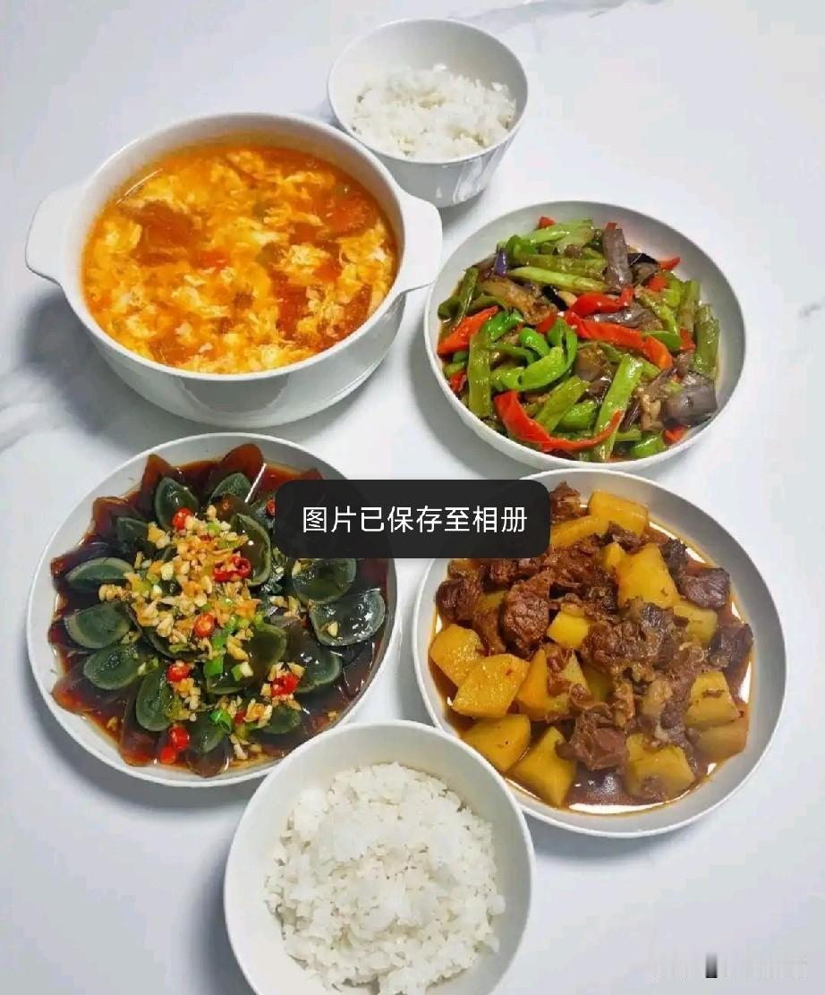 我一朋友，送外卖的，姓王。跑了三年多，小腿都跑出静脉曲张了。平时午饭就没准点过，