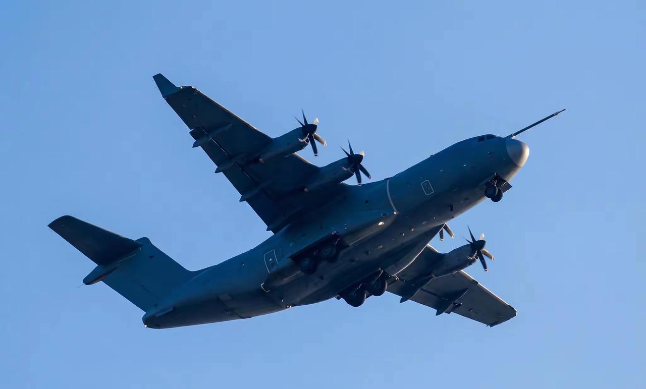 恭喜，中型预警机有新平台了！运30这个项目已经很多年了，今天总算落地，期间气动