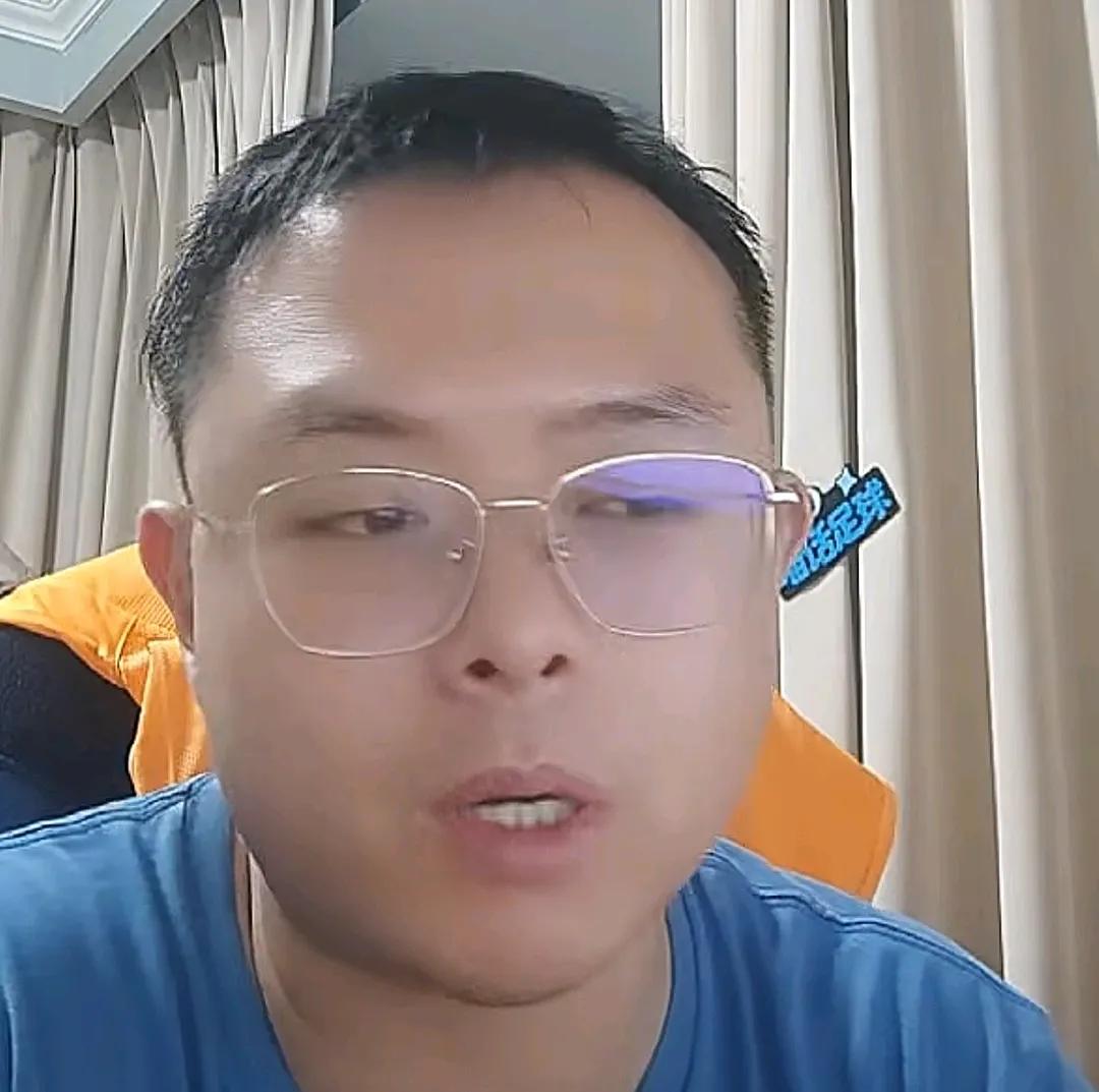 媒体人苗原爆了一个料。苗原在直播时表示，上海申花在主帅斯卢茨基大面积地清洗下，