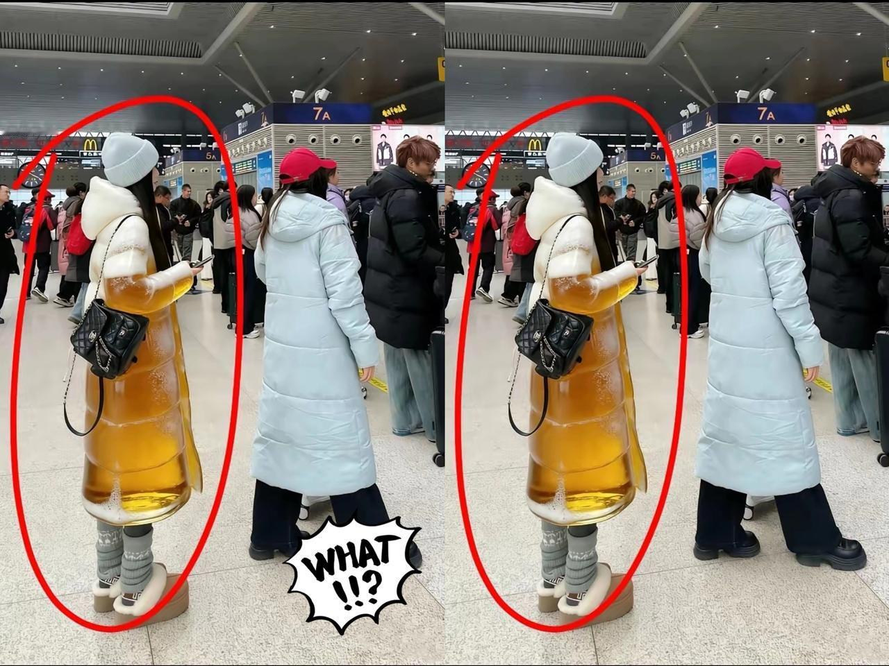家人们谁懂啊！高铁站撞见个小姐姐穿的“羽绒服”直接给我看懵了，居然是啤酒瓶造