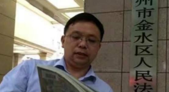 彭帮怀是教材问题的第一个吹哨人，14年间为了纠正教材错误打了22场官司，一次没赢