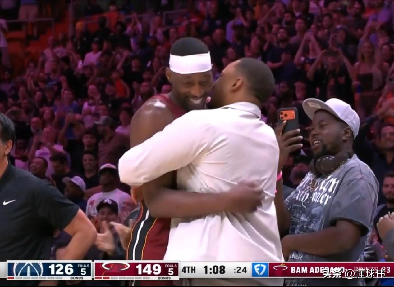 纪录之夜！鲍威尔谈阿德巴约：“我们都为他高兴。”“这是属于他的夜晚。”