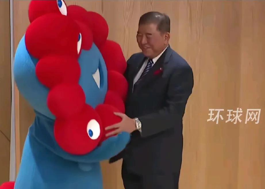 自从宣布卸任，石破茂整个人都高兴坏了，面对采访，他终于说了心里话：当首相后，身边