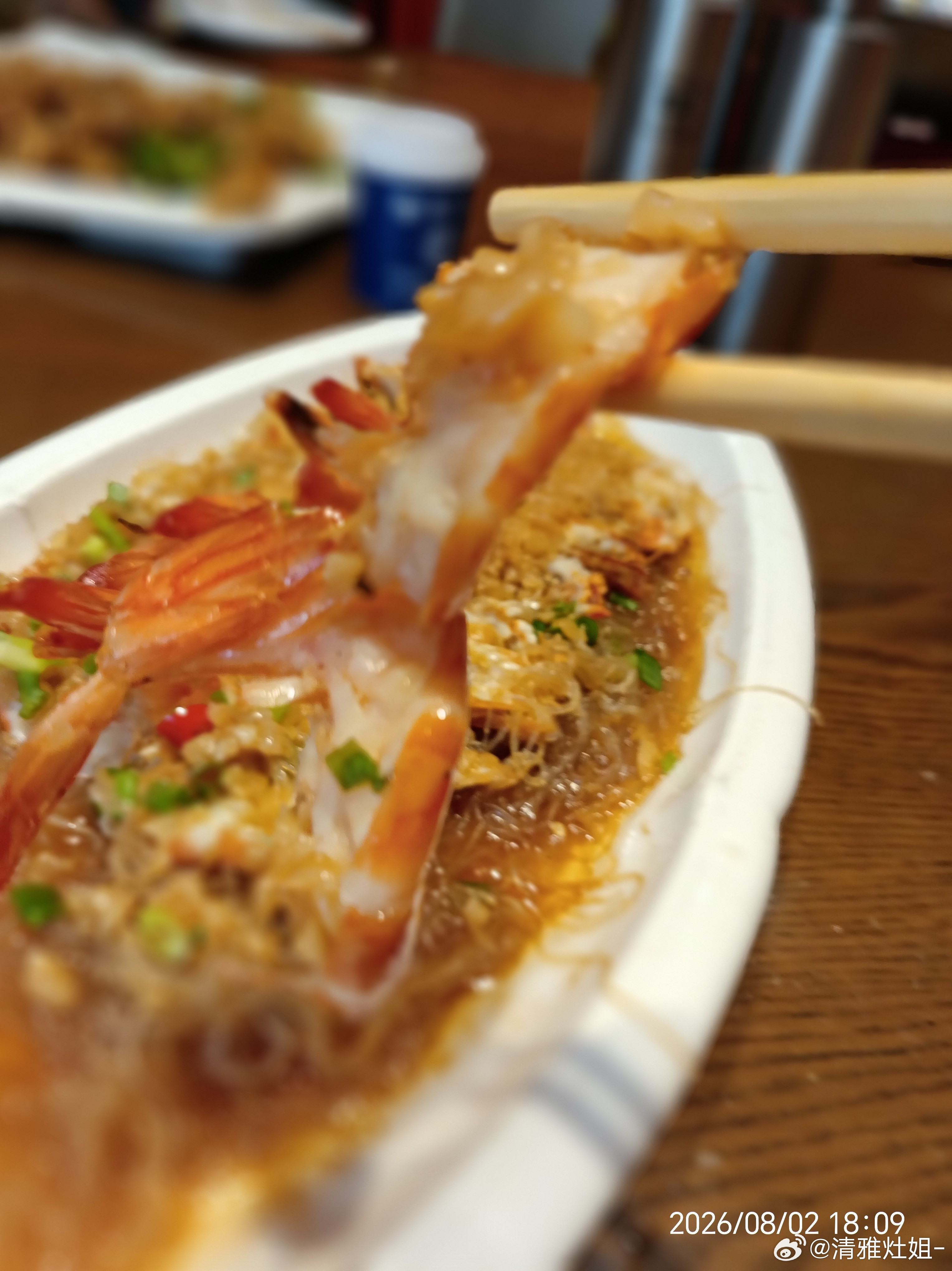 这个菜系又是我点的开背大虾、家常凉菜、青椒肉段干炸土豆片、干煸香菇肥肠、炖四白。