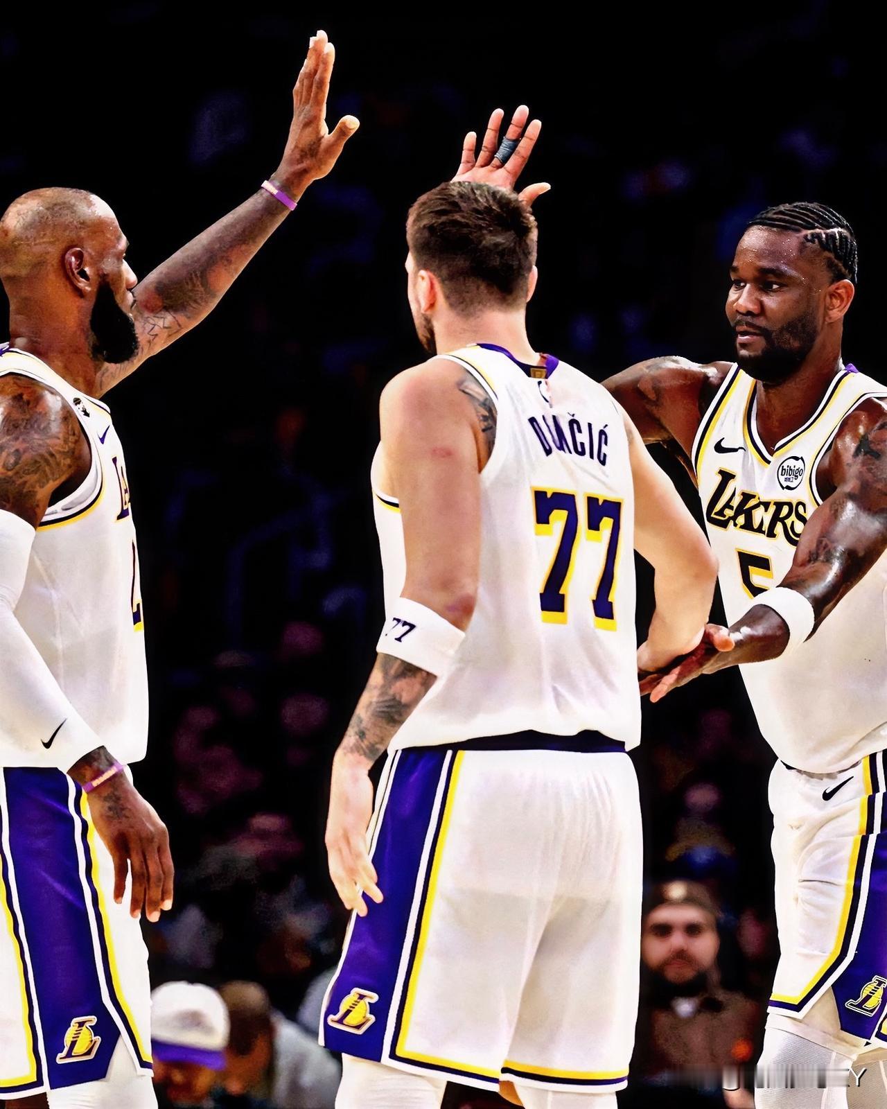 艾顿终于道出掏心窝子的话！他说要感谢队友让自己在最轻松的位置得分！NB