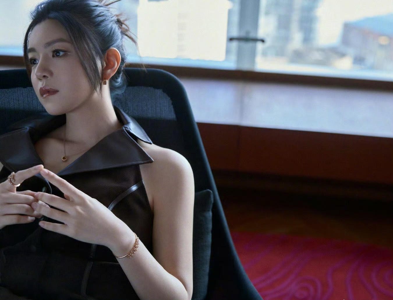 陈妍希谈怀孕妊娠纹陈妍希说作为女演员还是很担心，生完孩子还要迅速调整状态维持以往