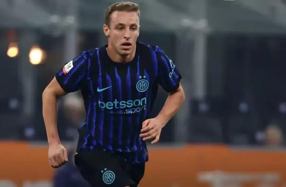 国米要砸5000万，买一个24岁的法国中场。这钱，可能不用全掏现金。队里