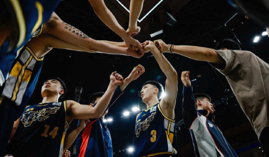 大家不会真觉得广东宏远会被以下克上，无缘八强吧，与广州男篮的二番战，我认为有两大