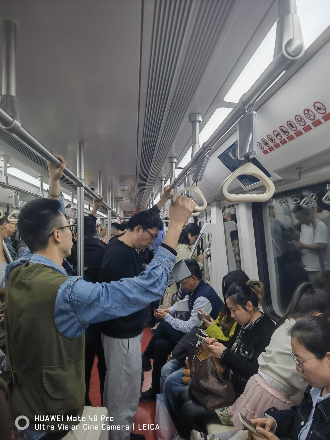 西安地铁客运之冠的2号线是如何实现每天运送80～100万人的，请看图体会日常客流