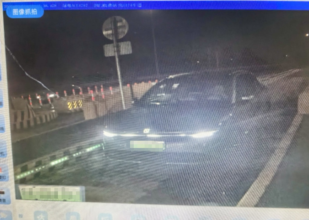 瓜子员工开卖家车上高速后冲卡逃费瓜子二手车回应打款后不过户近日，据北京商报报道，